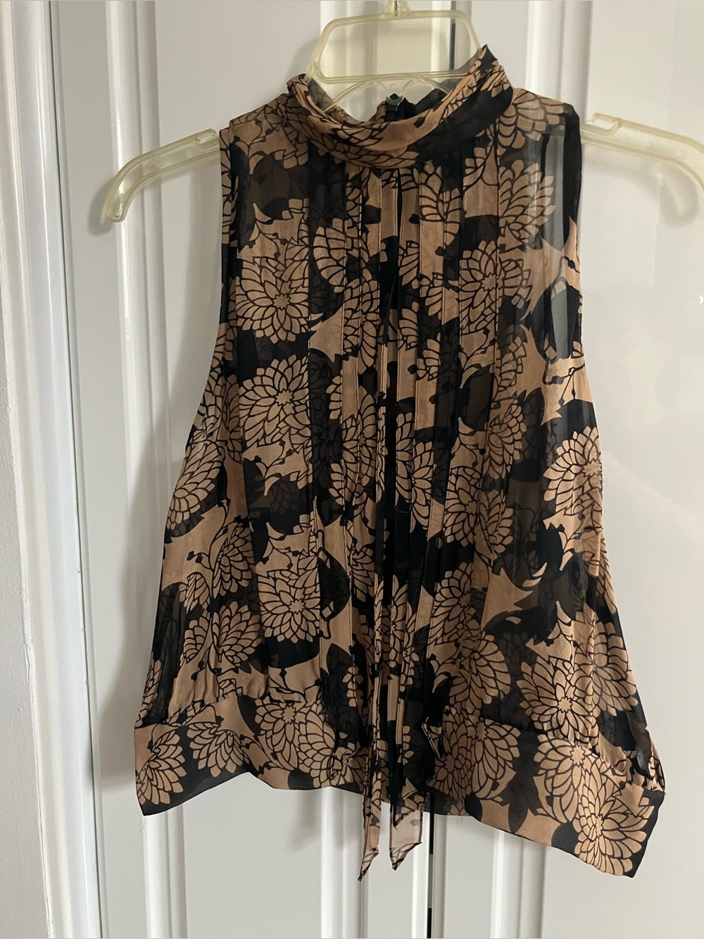Emanuel Ungaro Sleeveless Tie-Neck Floral Print Top in Tan and Black petite, S